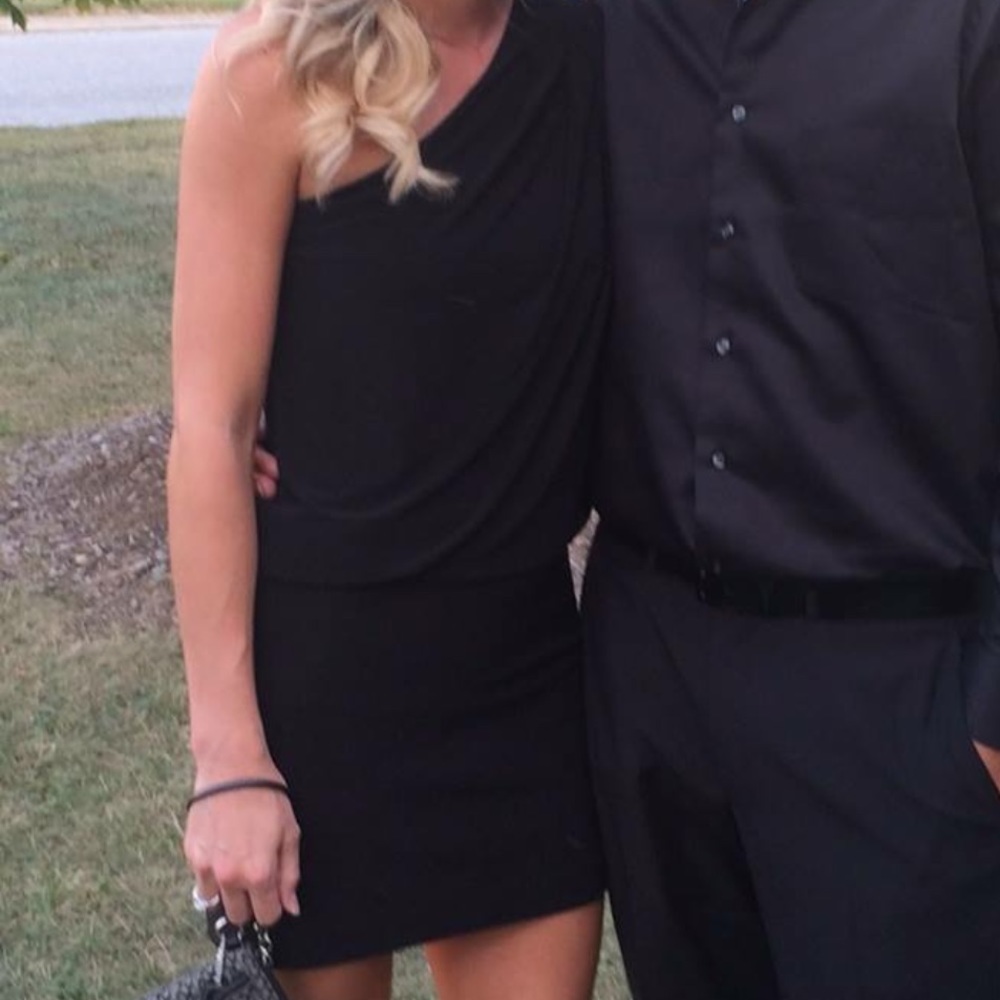 Jessica Simpson flowy one sleeve black mini dress